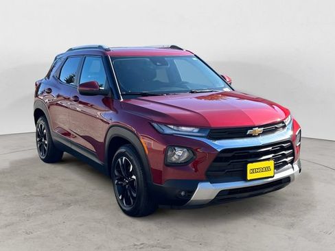 Used 2022 Chevrolet TrailBlazer LT w/ Convenience Package FWD image 3