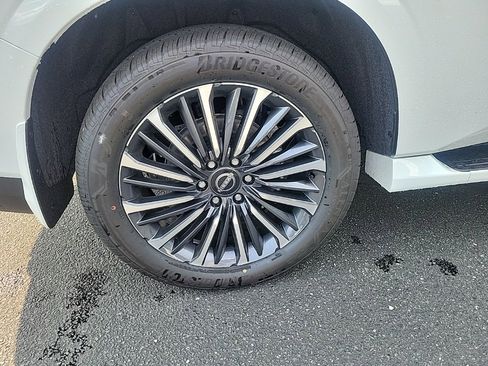 Used 2025 Nissan Armada Platinum Reserve image 8