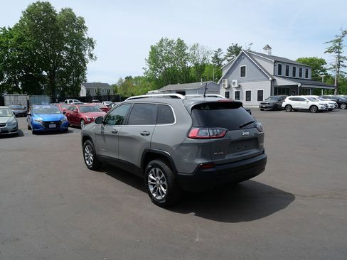 Used 2019 Jeep Cherokee Latitude Plus w/ Cold Weather Group AWD/4WD image 5
