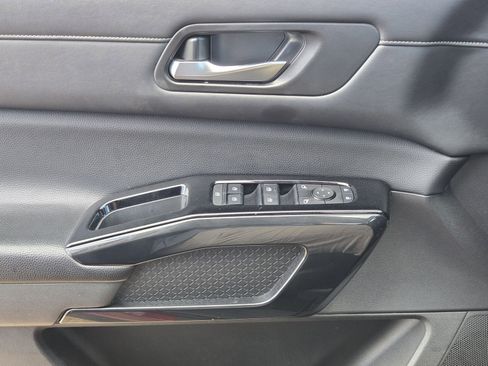 Used 2022 Nissan Pathfinder SV image 26