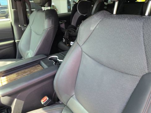 Used 2025 Toyota Sienna Platinum FWD image 14