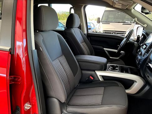 Used 2023 Nissan Titan SV w/ SV Convenience Package RWD image 9