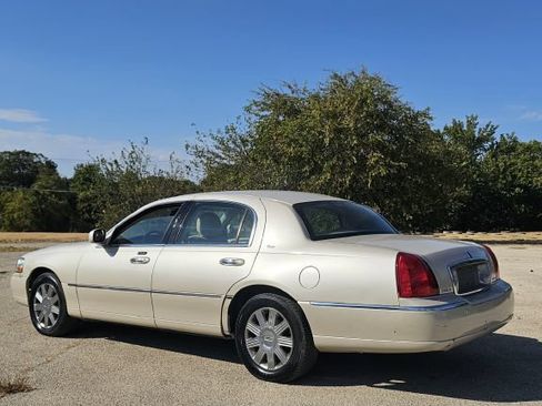 Used 2003 Lincoln Town Car Cartier RWD image 15