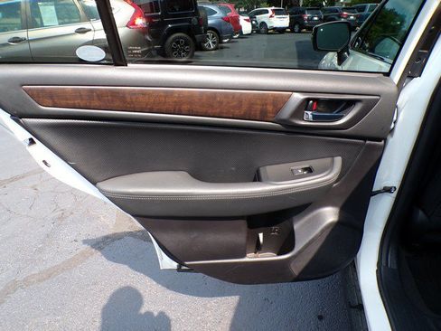 Used 2017 Subaru Outback 2.5i Limited AWD/4WD image 17