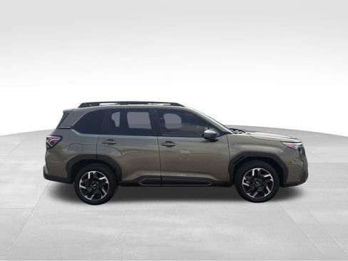 Used 2025 Subaru Forester Limited AWD/4WD image 24