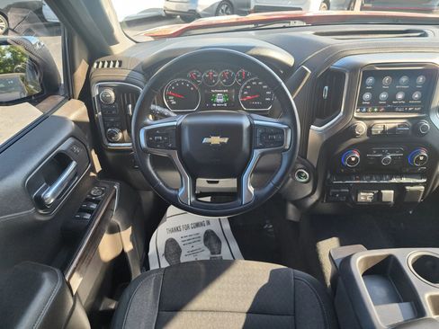 Used 2021 Chevrolet Silverado 1500 LT w/ Convenience Package II AWD/4WD image 9