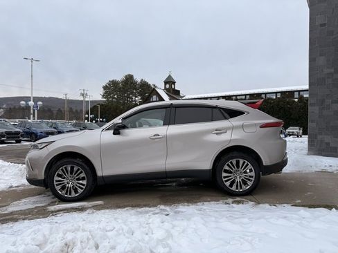 Used 2023 Toyota Venza Limited image 9