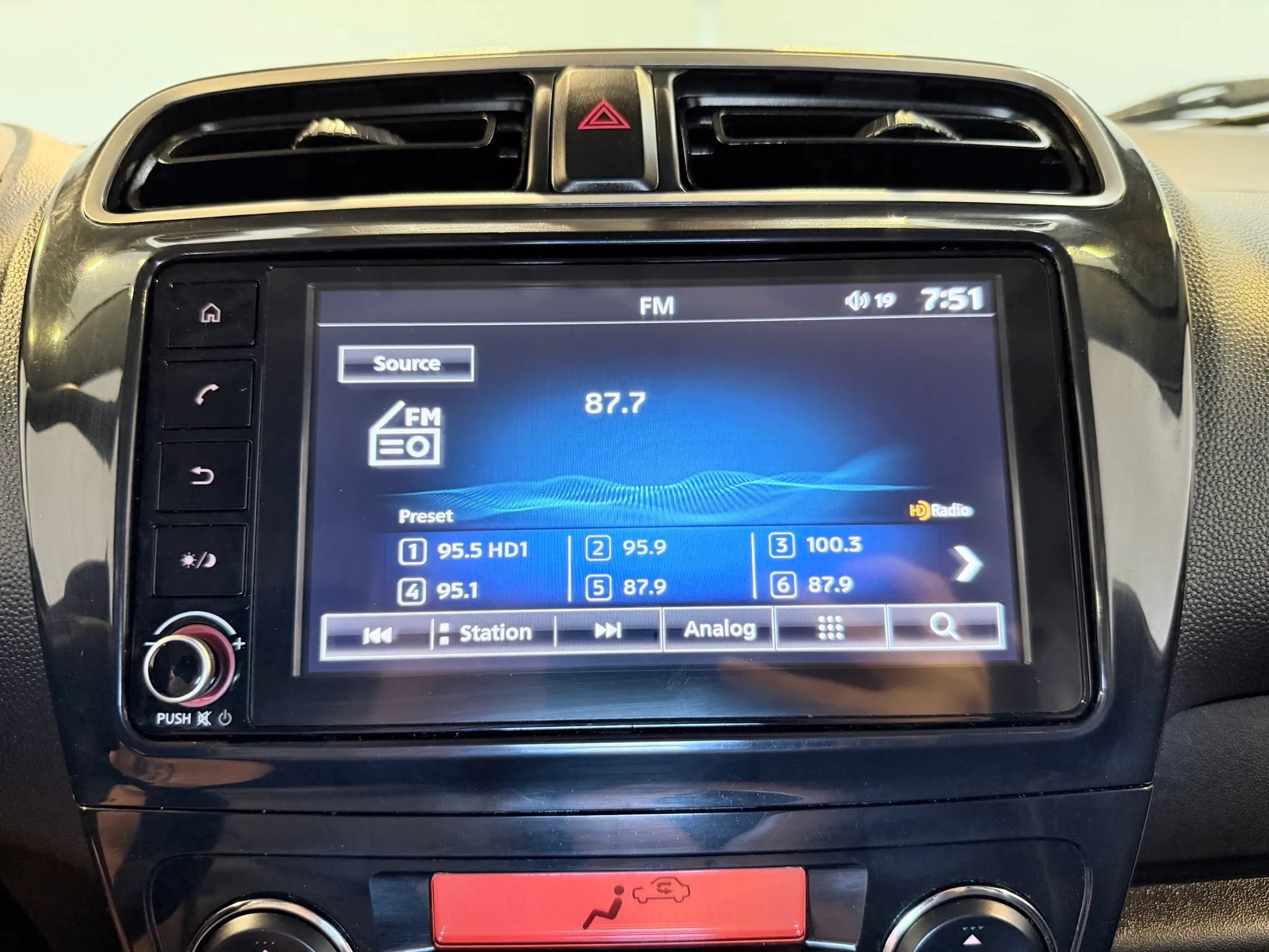 Used 2024 Mitsubishi Mirage SE FWD image 17