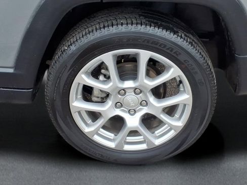 Used 2023 Jeep Compass Latitude image 7