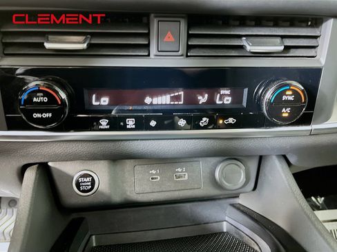 Used 2023 Nissan Rogue SV AWD/4WD image 22