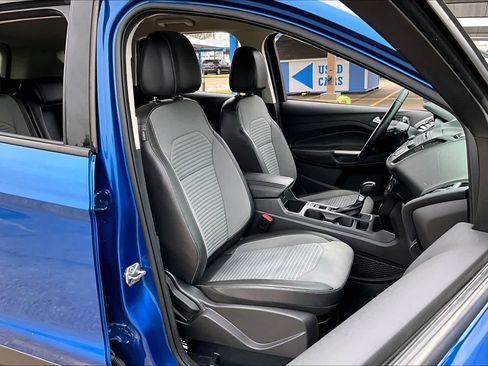 Used 2017 Ford Escape SE w/ SE Sport Appearance Package image 8