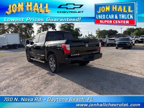 Used 2018 Nissan Titan SV w/ SV Convenience Package AWD/4WD image 9