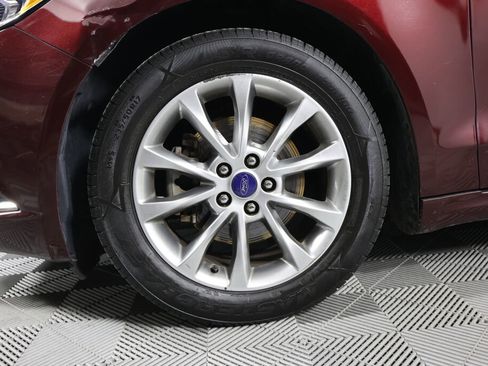 Used 2017 Ford Fusion SE w/ Fusion SE Technology Package image 9