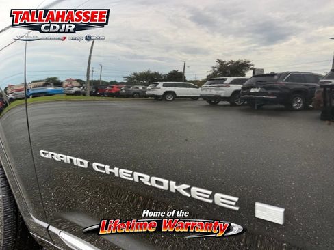 Used 2023 Jeep Grand Cherokee Summit RWD image 17