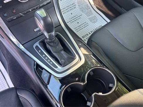 Used 2017 Ford Edge Titanium w/ Equipment Group 302A AWD/4WD image 19