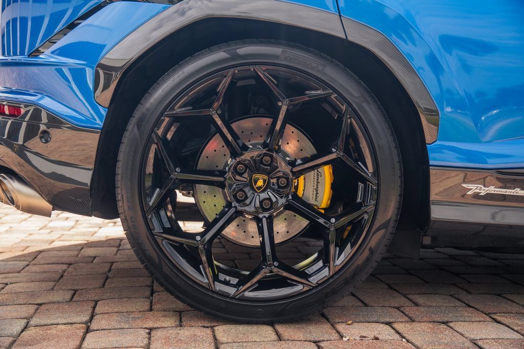 Used 2024 Lamborghini Urus Performante AWD/4WD image 13