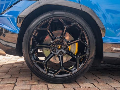 Used 2024 Lamborghini Urus Performante AWD/4WD image 13