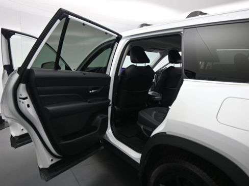 Used 2024 Toyota Grand Highlander AWD Hybrid image 17