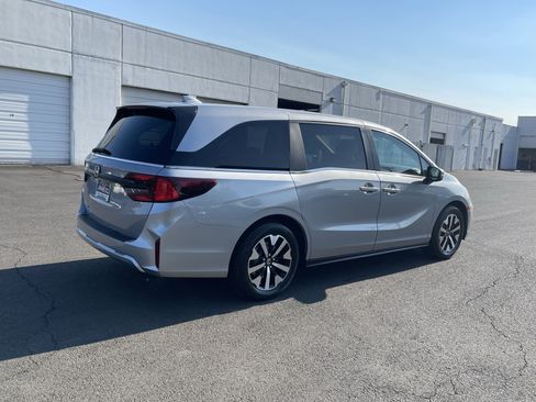 Used 2025 Honda Odyssey EX-L image 5