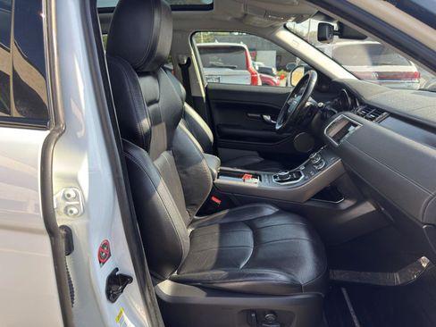 Used 2018 Land Rover Range Rover Evoque SE image 40