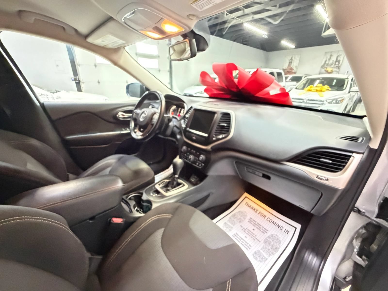 Used 2016 Jeep Cherokee Latitude FWD image 29