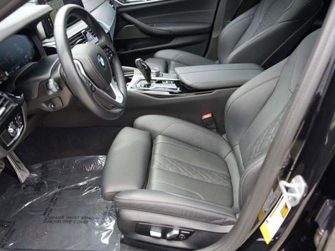 Used 2022 BMW 530i w/ Premium Package RWD image 14