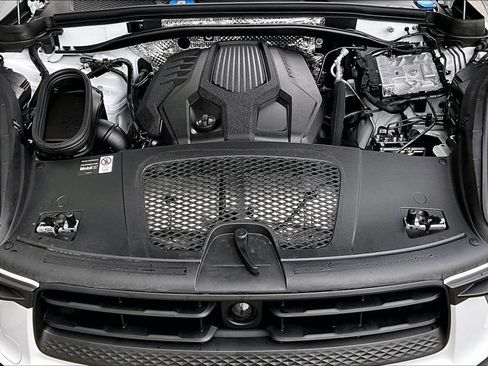 Certified 2026 Porsche Macan AWD/4WD image 15