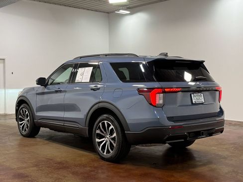 Used 2025 Ford Explorer ST-Line AWD/4WD image 5