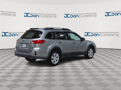Used 2011 Subaru Outback 2.5i Premium image 8
