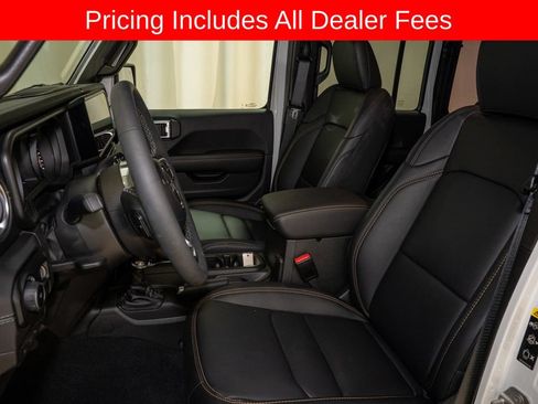 Used 2025 Jeep Wrangler Unlimited Sahara AWD/4WD image 10