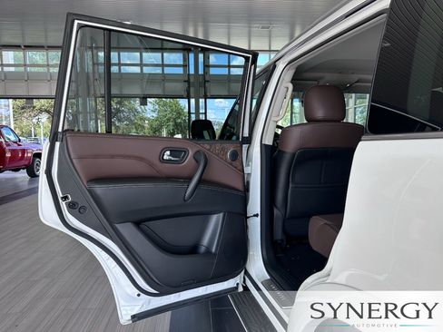 Used 2024 INFINITI QX80 Premium Select w/ All-Season Package AWD/4WD image 29