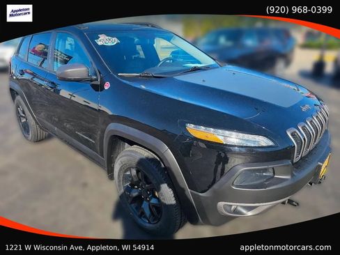 Used 2017 Jeep Cherokee Trailhawk image 5