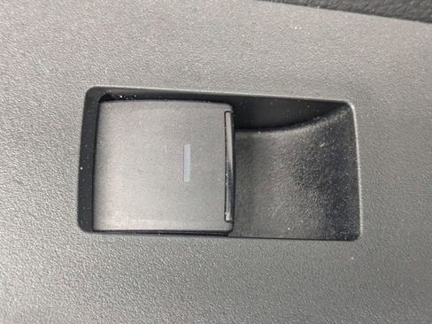 Used 2025 Toyota Highlander LE FWD image 25