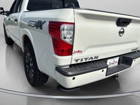 Used 2017 Nissan Titan PRO-4X w/ Pro-4x Convenience Package AWD/4WD image 8