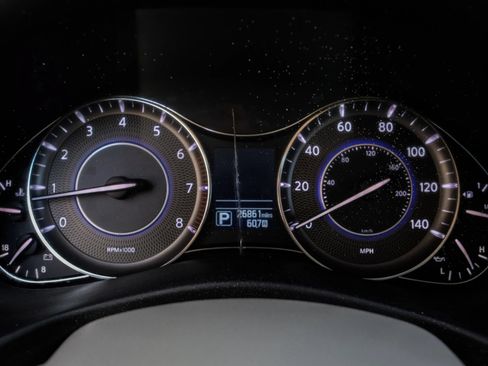 Used 2016 INFINITI QX80 2WD w/ Driver's Assistance Package image 21