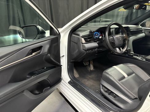 Used 2025 Toyota Camry SE FWD image 21