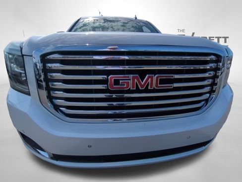 Used 2019 GMC Yukon XL SLT w/ Premium Edition image 2
