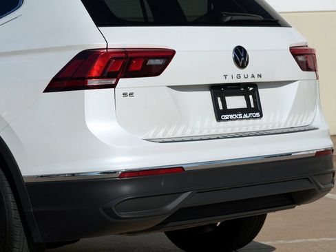 Used 2023 Volkswagen Tiguan SE w/ Panoramic Sunroof Package FWD image 32