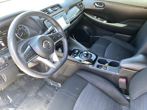 Used 2019 Nissan Leaf SV w/ SV Technology Package FWD image 28