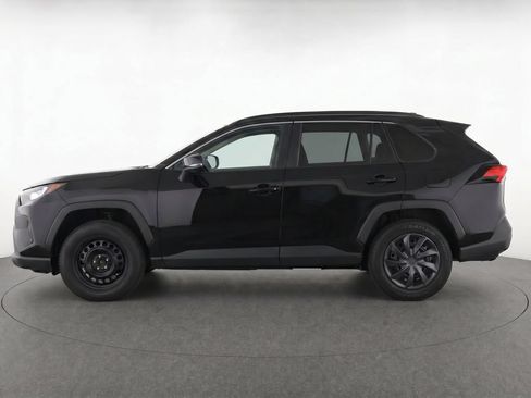Used 2022 Toyota RAV4 LE AWD/4WD image 2