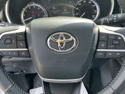 Used 2023 Toyota Highlander XLE AWD/4WD image 20
