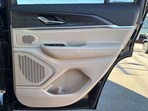 New 2026 Jeep Grand Cherokee Limited w/ Limited Altitude Package RWD image 16
