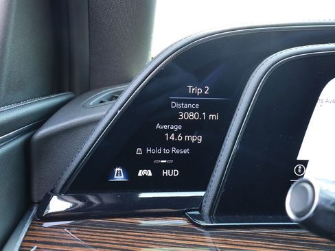 Used 2023 Cadillac Escalade Premium Luxury AWD/4WD image 17