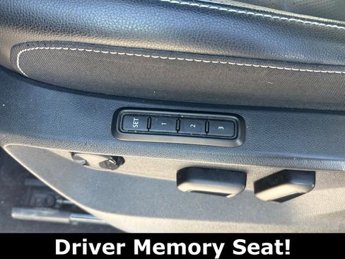 Used 2024 Volkswagen Atlas Cross Sport SEL R-Line image 8