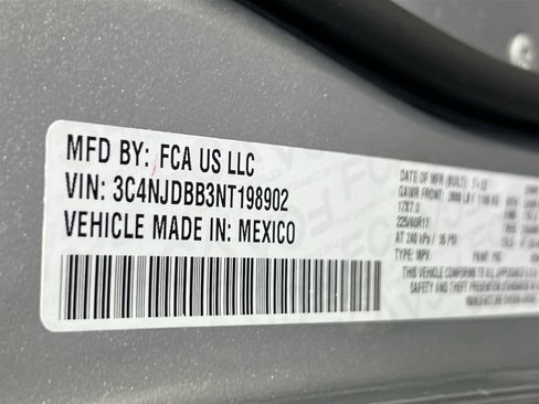 Used 2022 Jeep Compass Latitude image 29