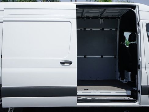 Used 2024 Mercedes-Benz Sprinter 2500 w/ Acoustic Package image 12
