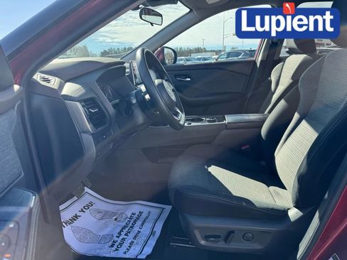 Used 2021 Nissan Rogue SV image 11