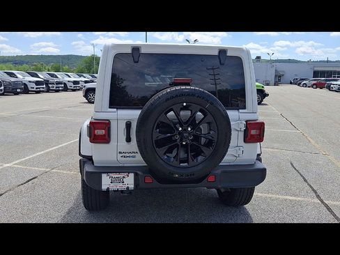 Certified 2025 Jeep Wrangler Unlimited Sahara AWD/4WD image 7