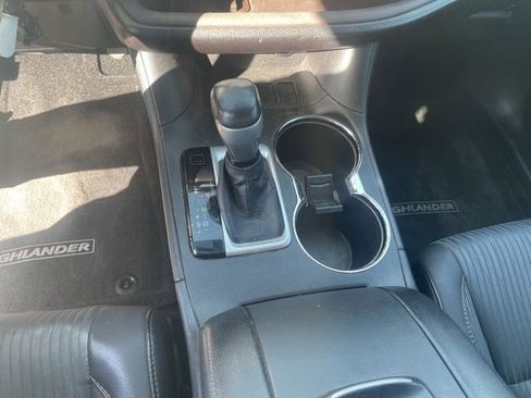 Used 2015 Toyota Highlander LE image 8
