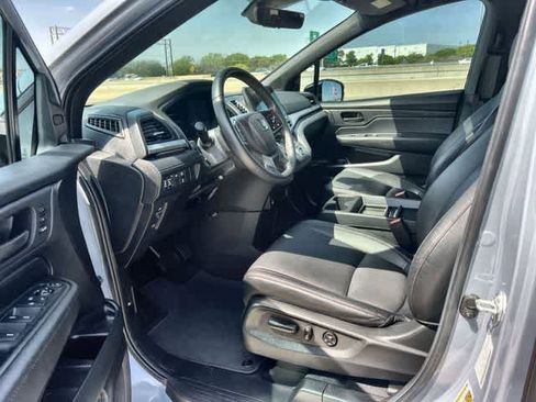 Used 2024 Honda Odyssey Sport image 3